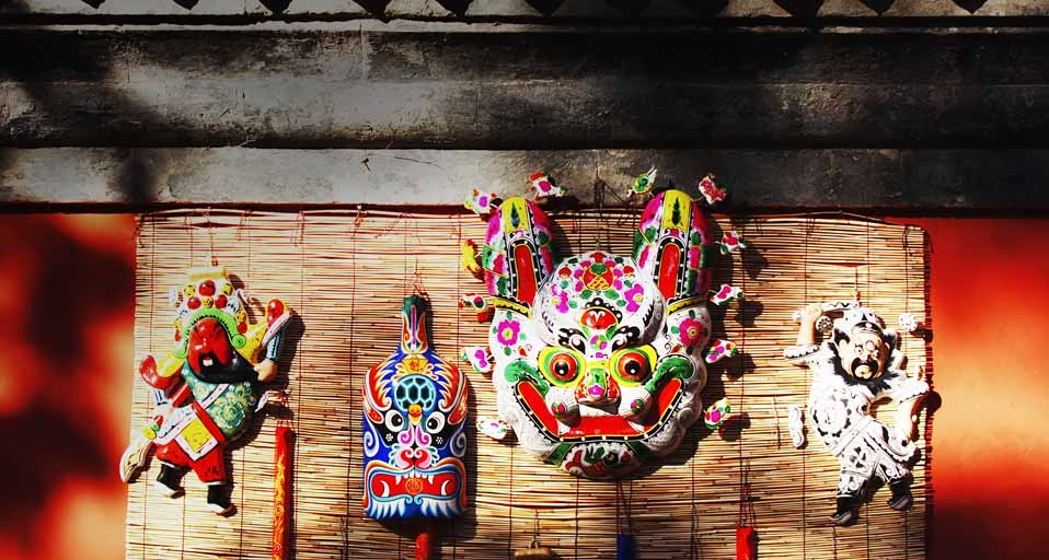春节期间的传统中国饰品 -- TAO Images Limited/Tao Images/Photolibrary &copy; (Bing China)