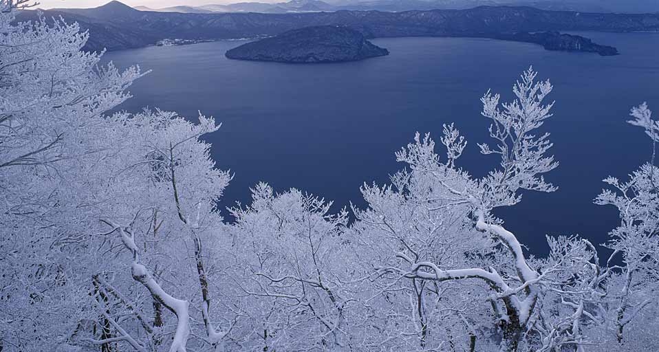 ｢厳冬の十和田湖｣青森, 十和田市 -- Japan Travel Bureau/Photolibrary &copy; (Bing Japan)