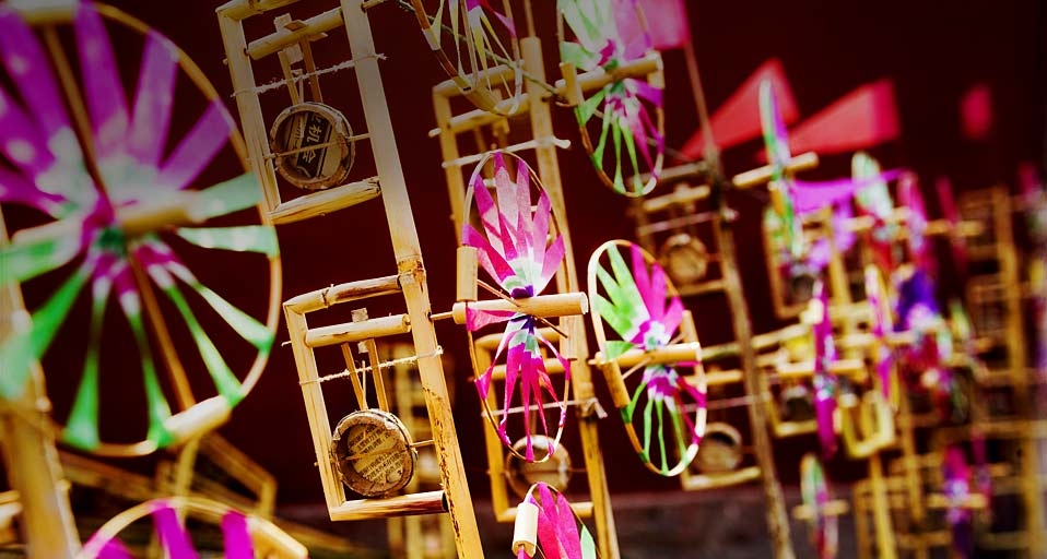 北京春节期间出售的玩具风车 -- TAO Images Limited/Tao Images/Photolibrary &copy; (Bing China)