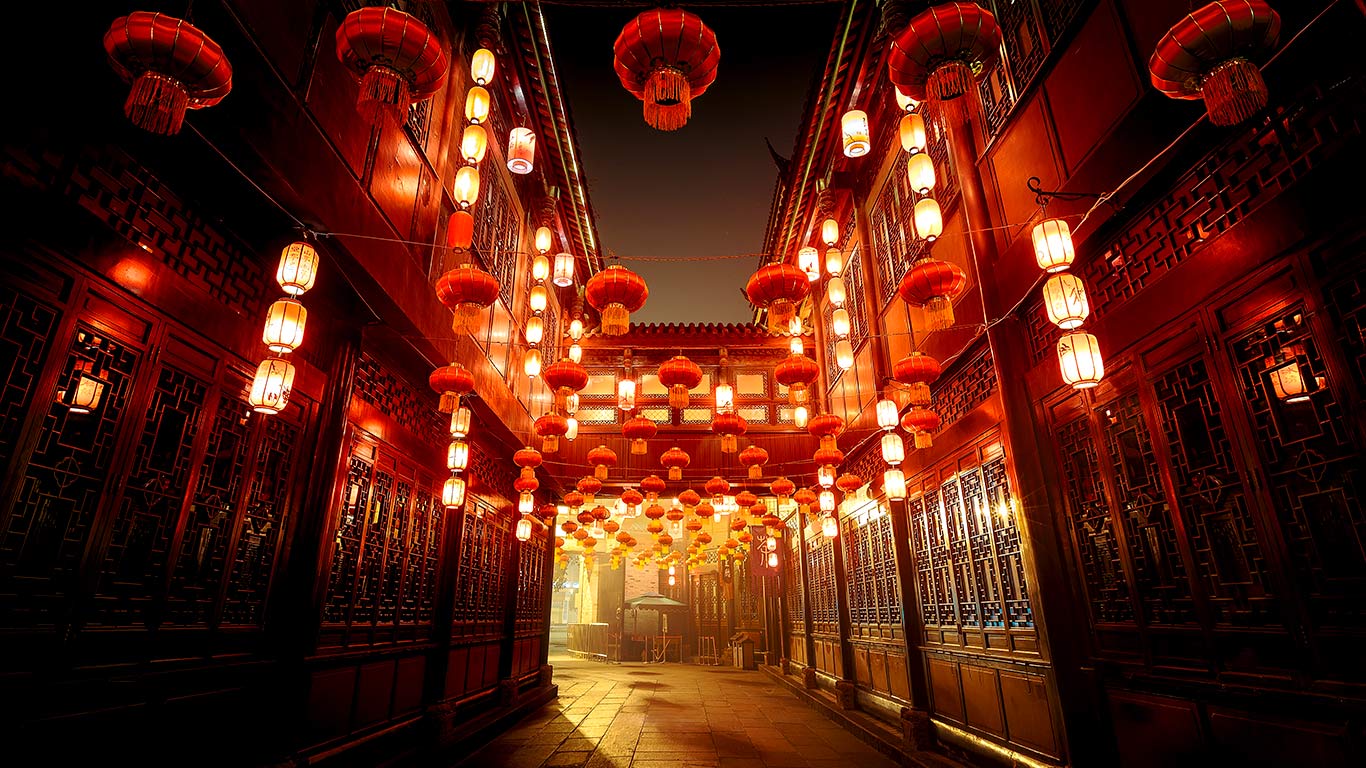 中国，四川，成都，美丽的锦里古街 (© Kiszon Pascal/Moment/Getty Images)(Bing China)