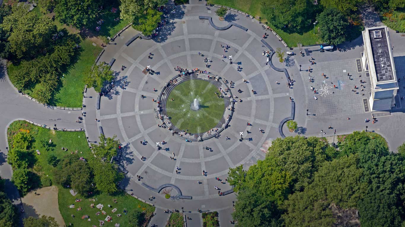 华盛顿广场公园鸟瞰图，美国纽约 (© New York on Air/Offset)(Bing China)