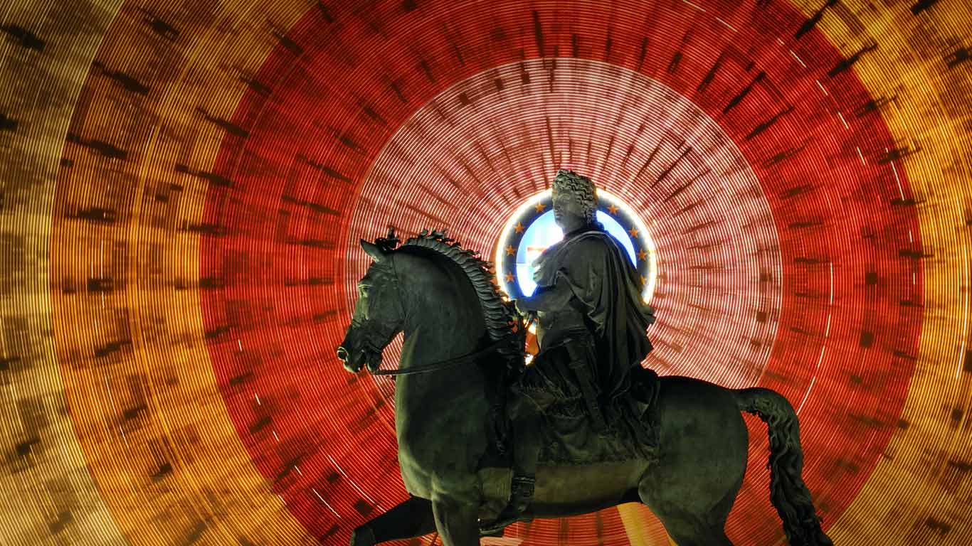 Reiterstandbild von Ludwig XIV. auf dem Place Bellecour vor einem Riesenrad, Lyon, Region Rhône-Alpes, Frankreich (© Arnaud Chicurel/Getty Images)(Bing Deutschland)