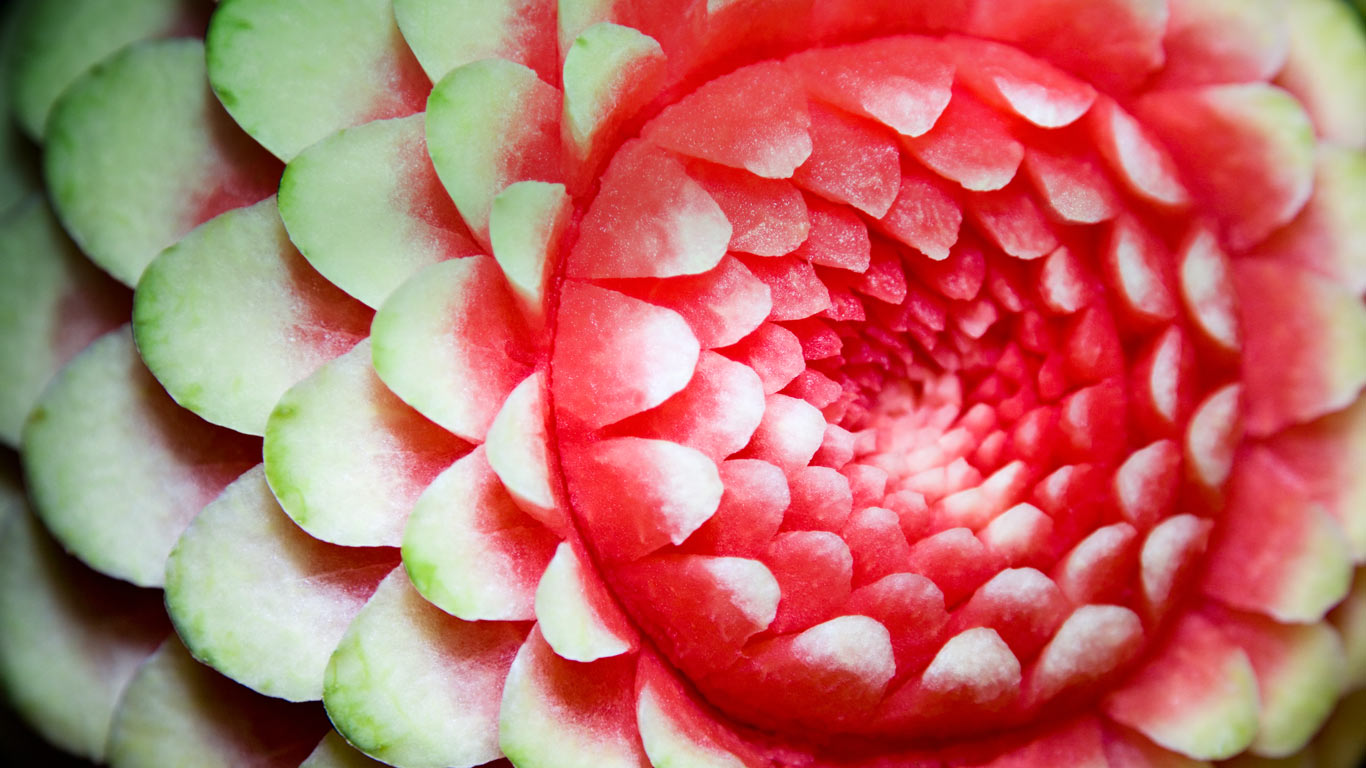 西瓜雕刻 (© Cristina Pedrazzini/Getty Images)(Bing China)
