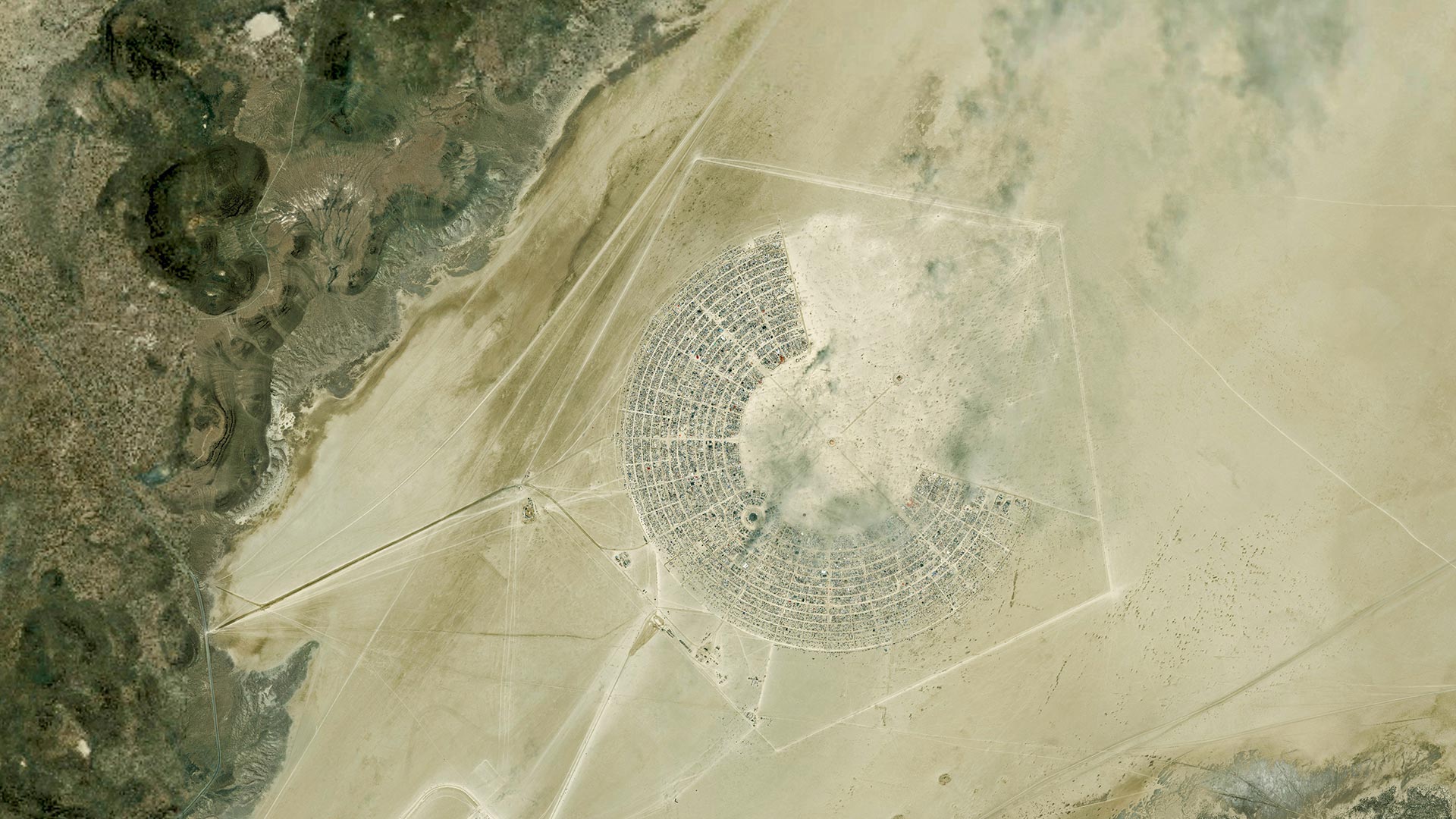 Satellite image of the Burning Man Festival in Black Rock City, Nevada (© DigitalGlobe/ScapeWare3d/Getty Images)(Bing Canada)