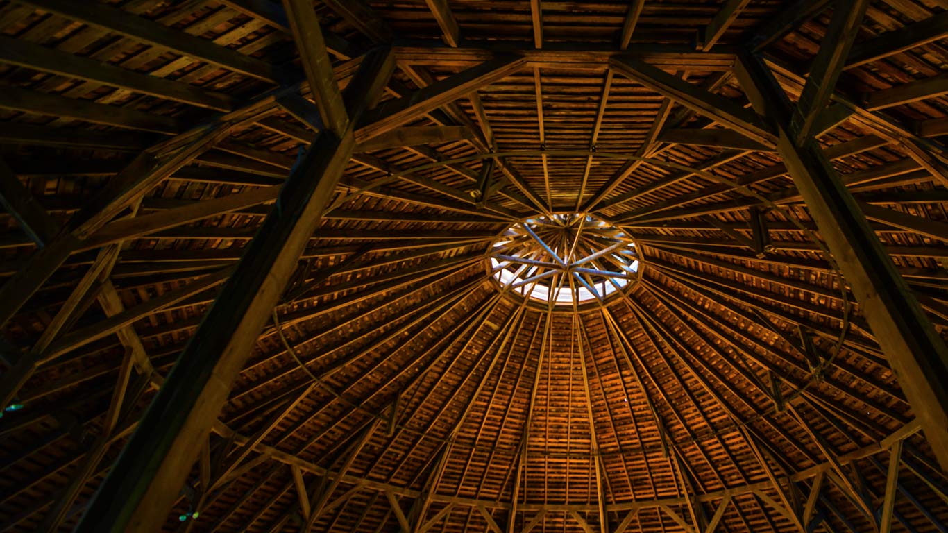 马林维尔的Fromme-Birney Round Barn博物馆的内顶，堪萨斯州，美国 (© Garret Suhrie/Tandem Stills + Motion)(Bing China)
