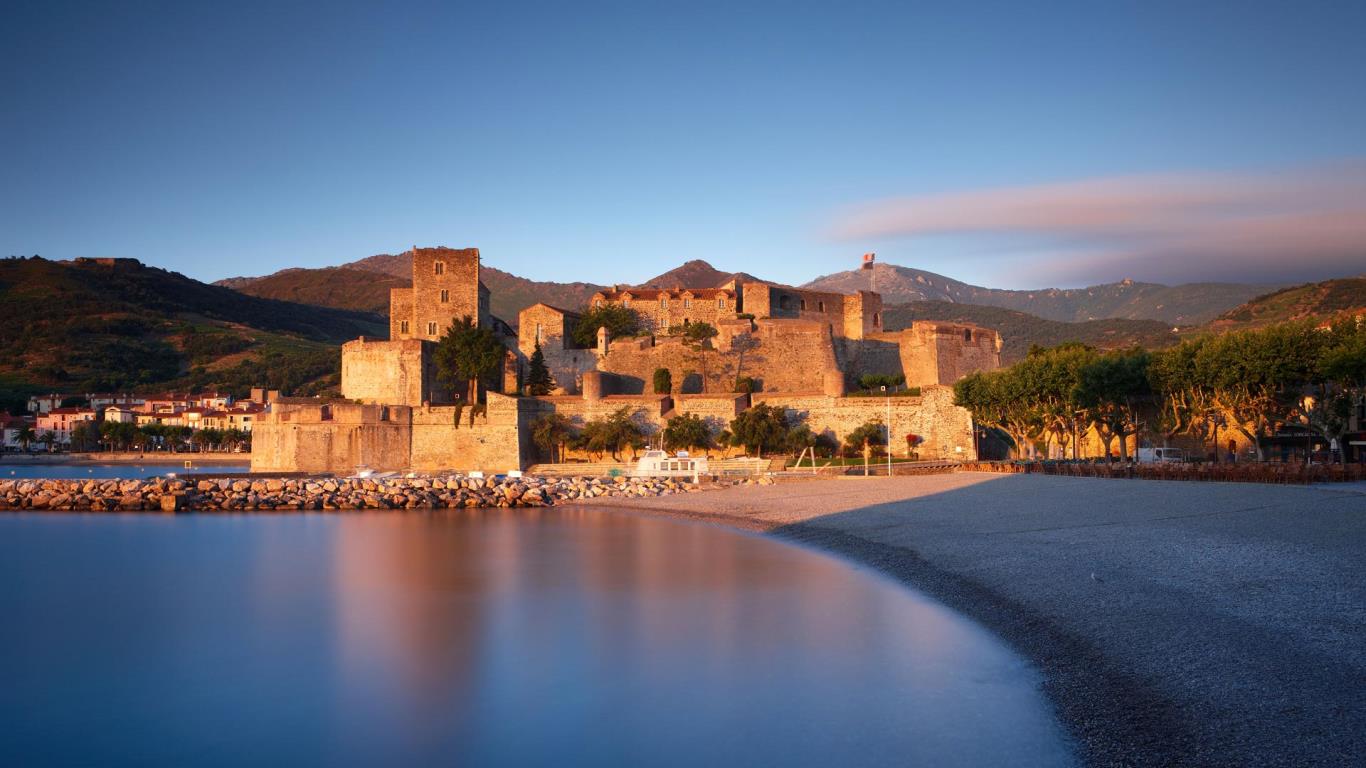 Collioure à l’aube sur la Côte Vermeille, Pyrénées-Orientales, Languedoc-Rousillon (© David Noton/Alamy)(Bing France)