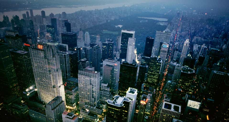 鸟瞰美国纽约曼哈顿的摩天大楼 -- David Jay Zimmerman/Corbis Edge/Corbis &copy; (Bing China)