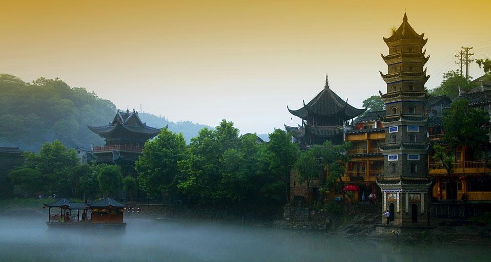 湖南省凤凰古城 (© Best View Stock/Getty Images) &copy; (Bing China)