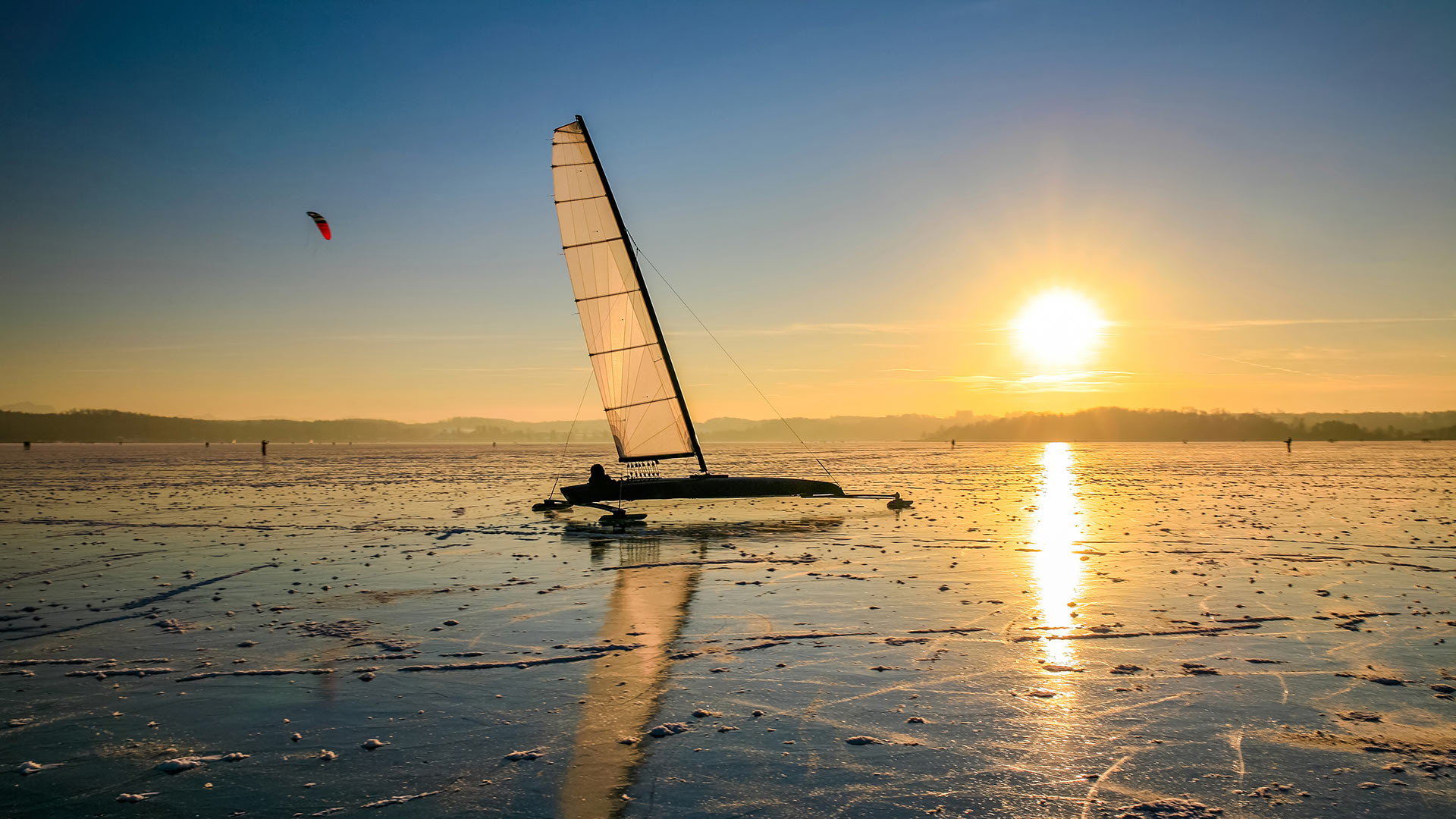 Eissegler auf dem Wörthsee, Bayern (© PK-Photos/iStock/Getty Images Plus/Getty Images)(Bing Deutschland)