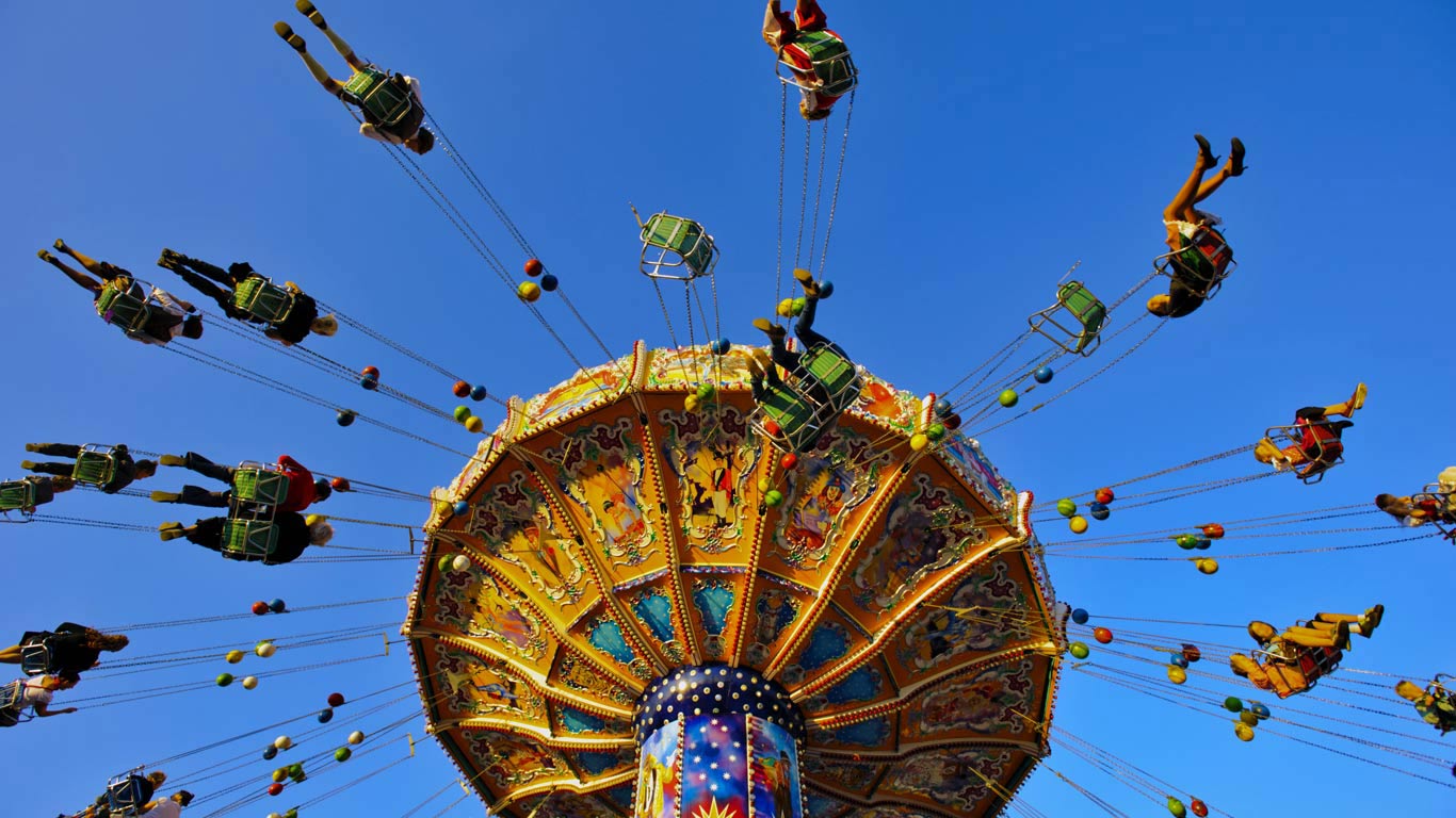 慕尼黑啤酒节的游乐设施，慕尼黑，德国 (© Wolfilser/Shutterstock)(Bing China)
