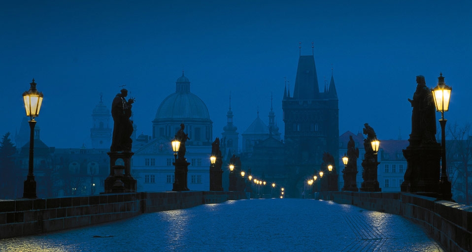 捷克布拉格的查理大桥 -- Brian Lawrence/Imagestate/Photolibrary &copy; (Bing China)