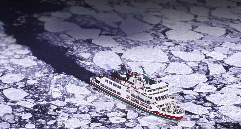 ｢網走流氷観光砕氷船おーろら2号｣北海道, 網走 -- age fotostock/JTB Photo Communications, Inc &copy; (Bing Japan)