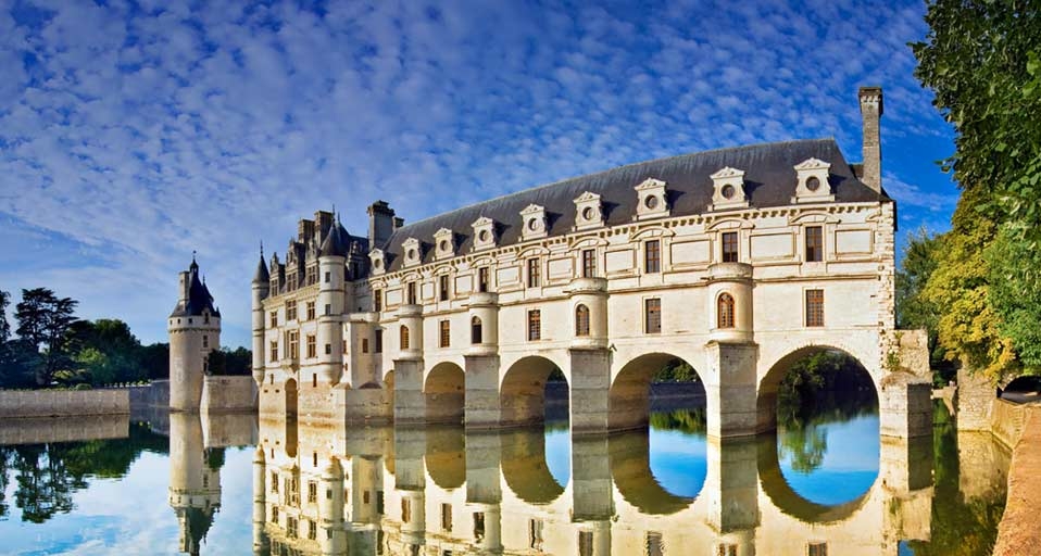 法国卢瓦尔河谷的舍农索水上城堡 -- Luca da Ros/Corbis &copy; (Bing China)