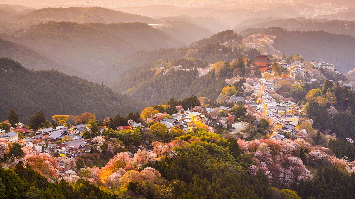 ｢吉野の桜｣奈良, 吉野山 (© Sean Pavone/Alamy Stock Photo)(Bing Japan)
