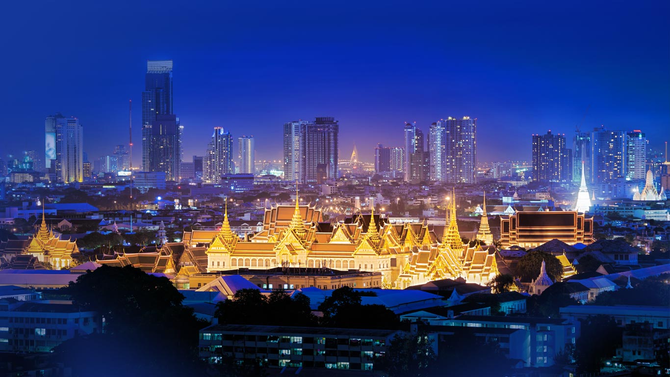 泰国曼谷大皇宫 (© Amarate Tansawet Gift of Light/Getty Images)(Bing China)