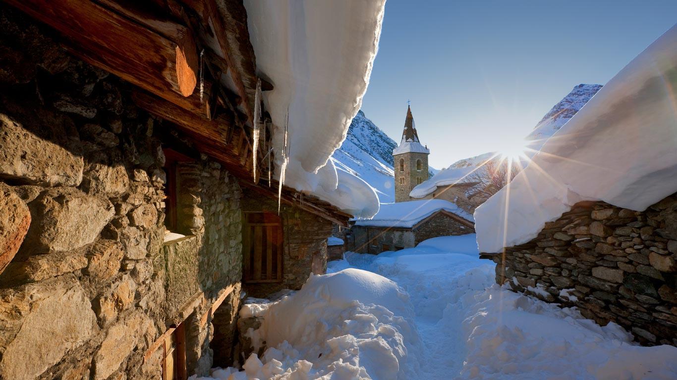 Bonneval-sur-Arc dans le parc national de la Vanoise, Savoie (© Jacques Pierre/Corbis)(Bing France)