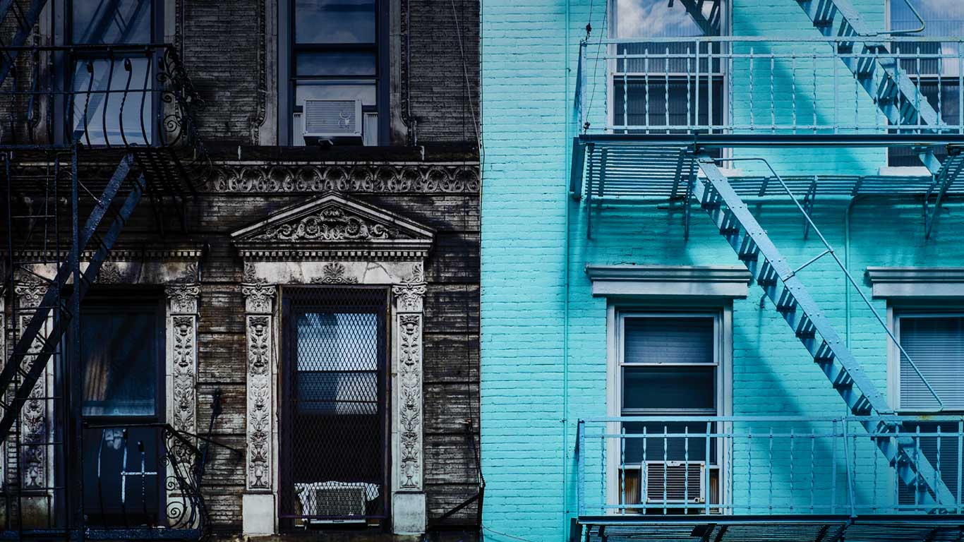纽约，曼哈顿，第一大道上的建筑外墙 (© Johnér/Offset)(Bing China)