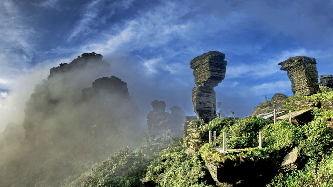 贵州省铜仁市，梵净山风光 (© Sino Images/Getty Images)(Bing China)