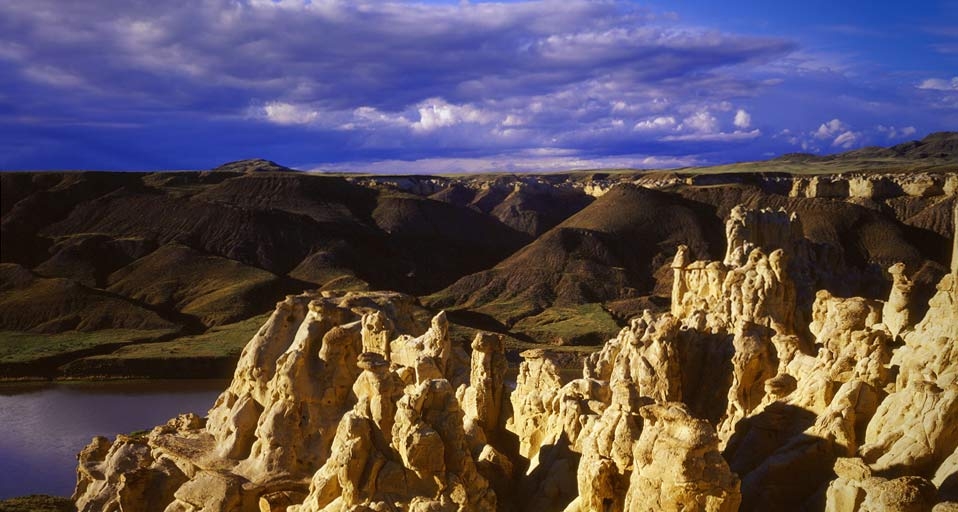 White Cliffs area of the Upper Missouri Breaks National Monument on the Lewis and Clark Trail, Montana -- Tom Trill/Superstock/Photolibrary &copy; (Bing Canada)