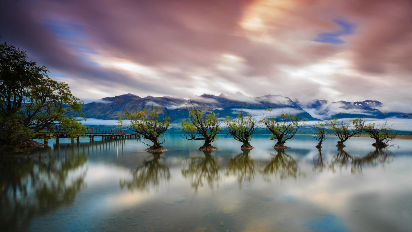 皇后镇附近的瓦卡蒂普湖，新西兰 (© Raimondo Restelli/500px)(Bing China)