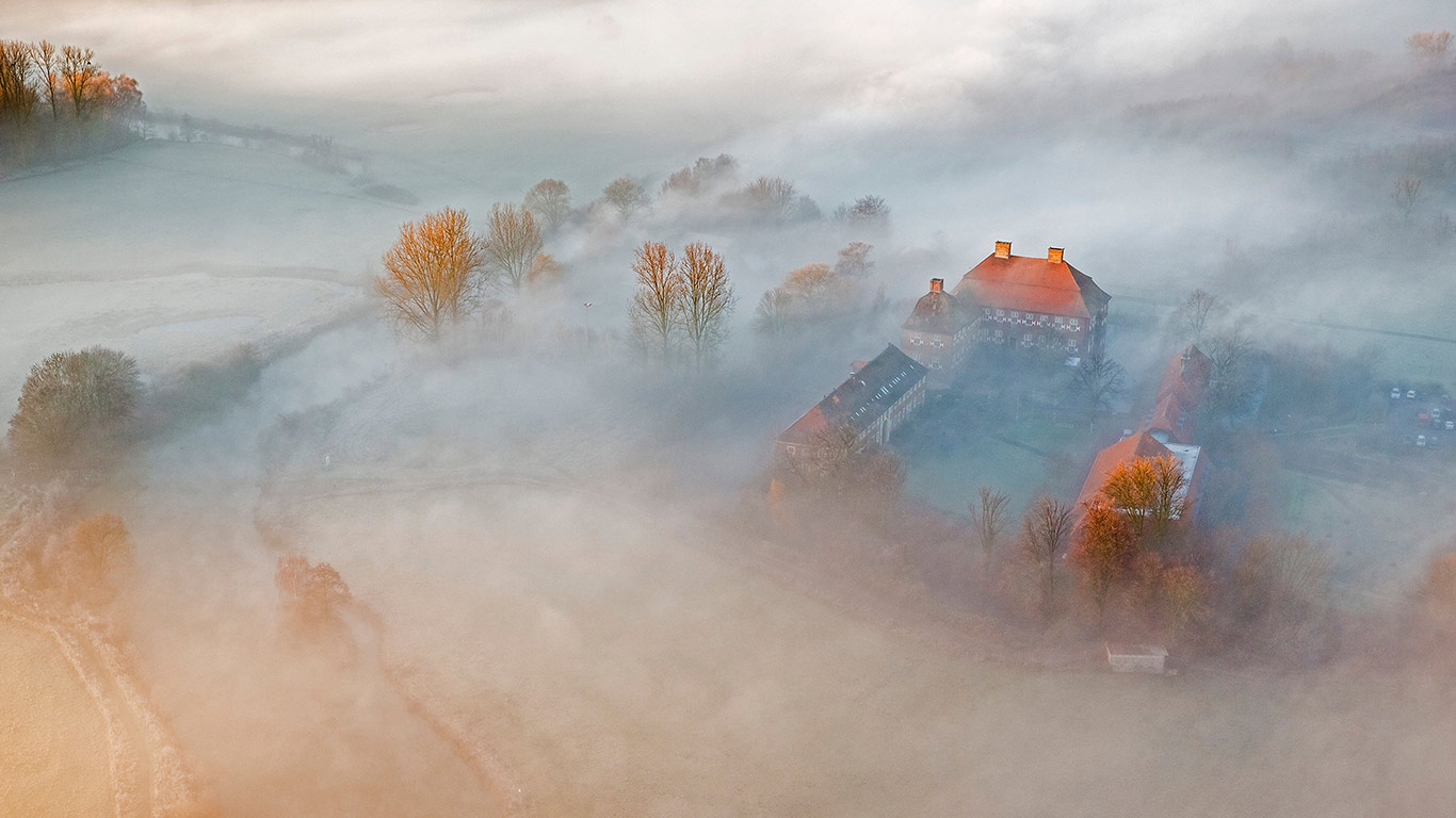 Luftbild von Schloss Oberwerries, Lippeauen, Hamm, Nordrhein-Westfalen, Deutschland (© Hans Blossey/imageBROKER/Alamy Stock Photo)(Bing Deutschland)