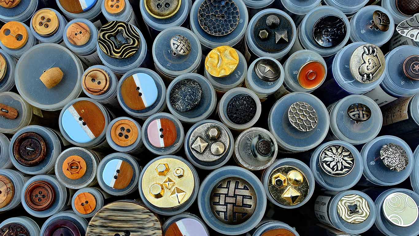 Knöpfe auf einem Flohmarkt, Fürth, Bayern, Deutschland (© Rüdiger Hess/geo-select FotoArt)(Bing Deutschland)