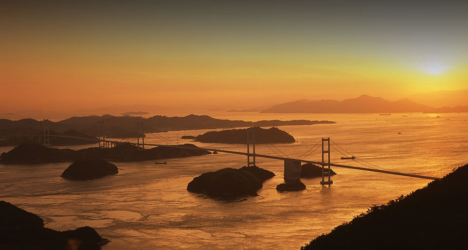 ｢来島海峡大橋｣愛媛, 今治市 -- Masao Ishihara/ Photolibrary &copy; (Bing Japan)