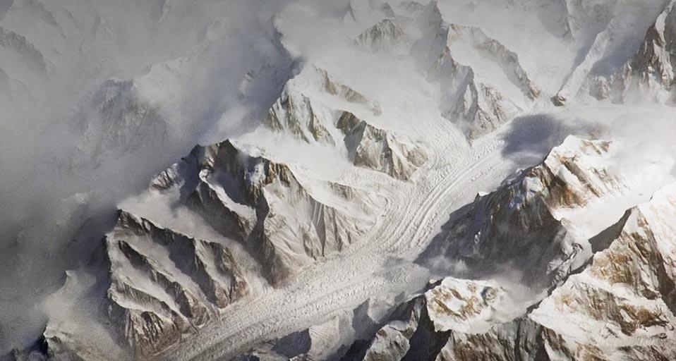天山山脉 (© NASA - edited version © Science Faction/Getty Images) &copy; (Bing China)