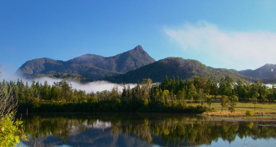 Mt. Warning-Wollumbin and Clarrie Hall Dam, Murwillumbah, Australia (© NatureScape/Footage Search) &copy; (Bing Canada)