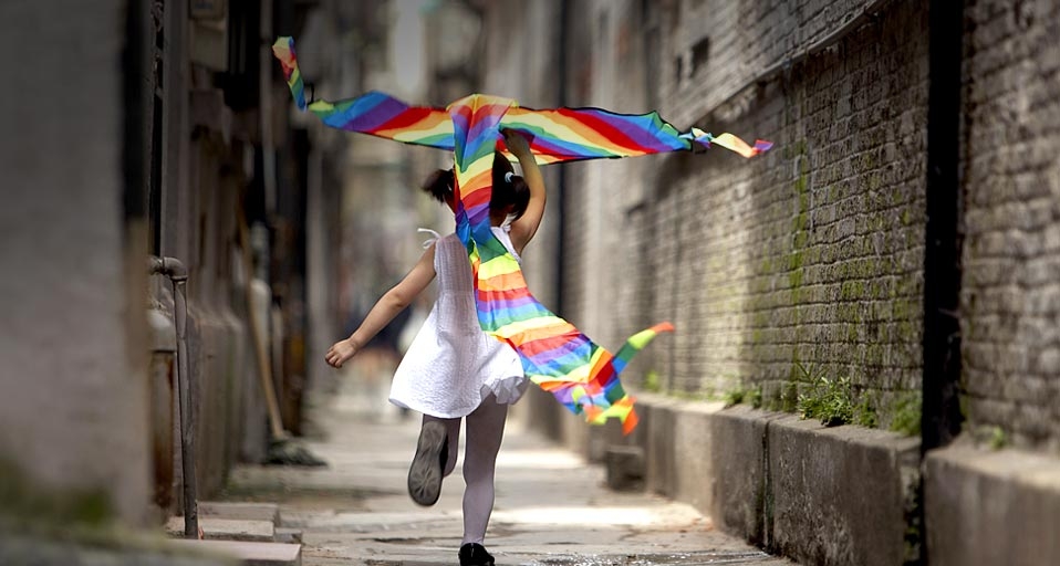 远离孤独的自闭症，关注心理健康，让梦想化为彩虹 -- blue jean images &copy; (Bing China)