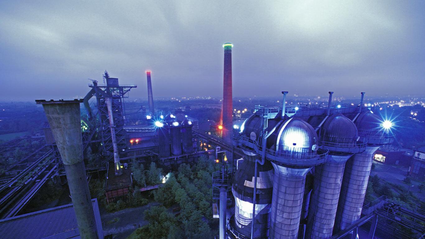 Emscher Landschaftspark, Teil einer ehemaligen Thyssen-Stahlfabrik, Duisburg-Meiderich, Nordrhein-Westfalen, Deutschland (© Guido Cozzi/4Corners)(Bing Deutschland)