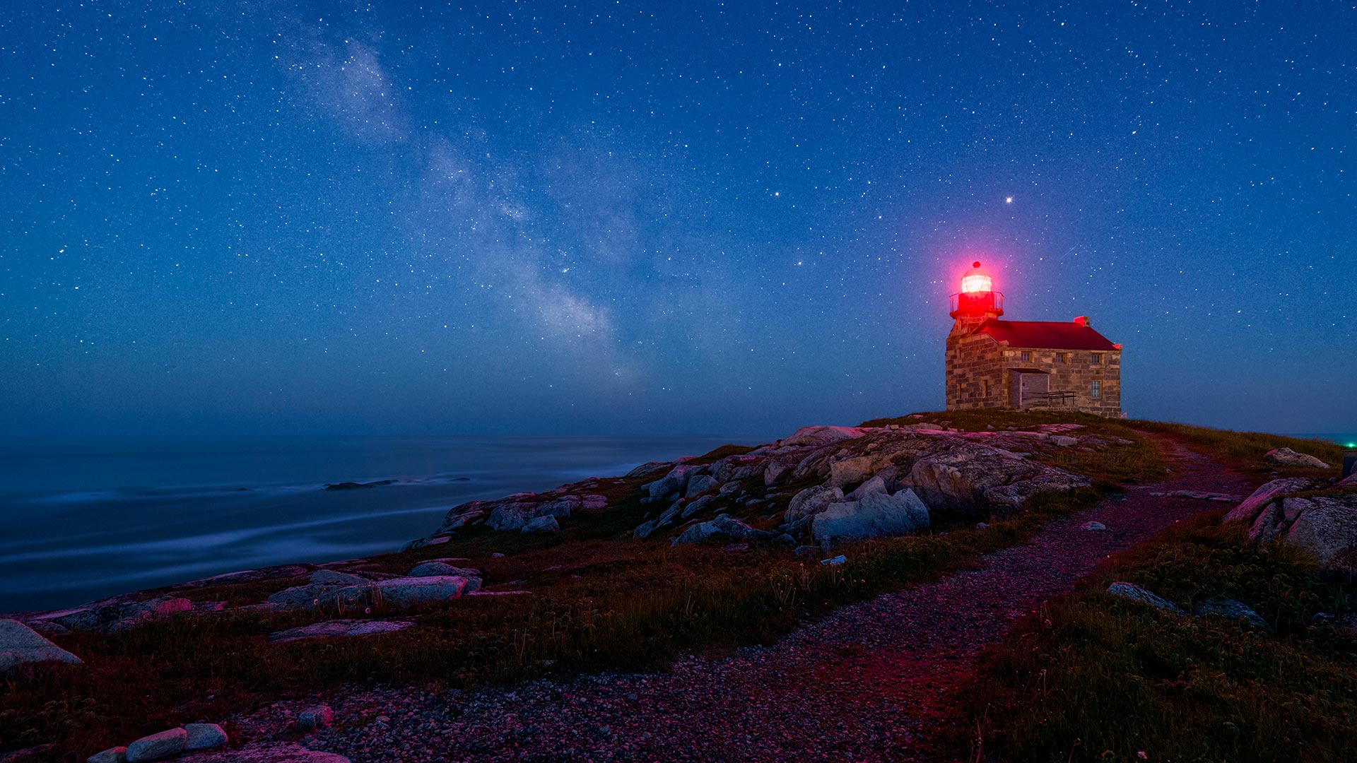 An old lighthouse under the starry sky in Rose Blanche, Nfld. (© Adam Woodworth/Cavan)(Bing Canada)
