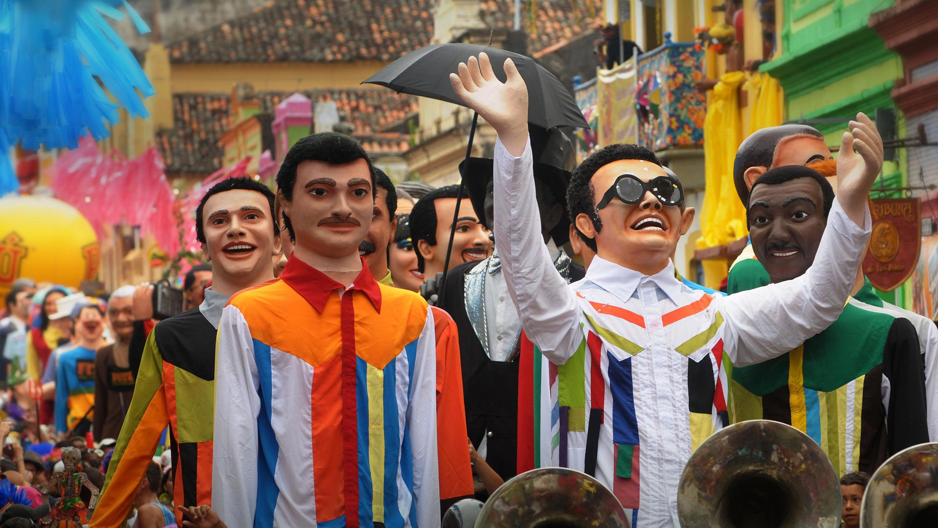 Riesenpuppen beim Karneval in Olinda, Brasilien (© Pulsar Imagens/Alamy)(Bing Deutschland)