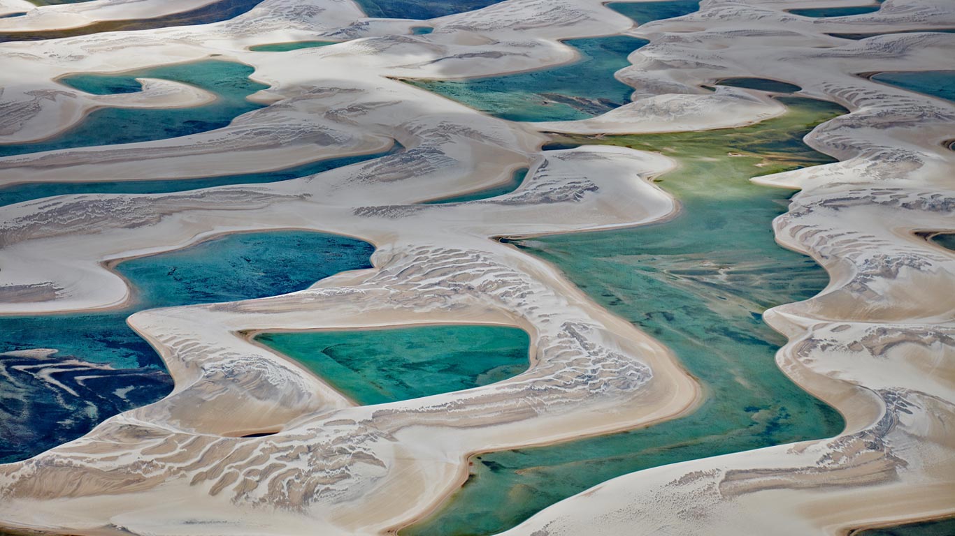 伦索伊斯马拉年塞斯国家公园，巴西巴雷里尼亚斯 (© Rudi Sebastian/plainpicture)(Bing China)