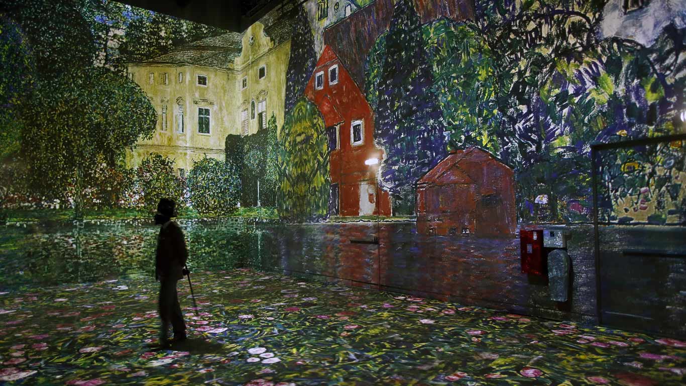 光之工坊数字化艺术中心内古斯塔夫·克里姆特的展览 (© Thierry Chesnot/Getty Images)(Bing China)