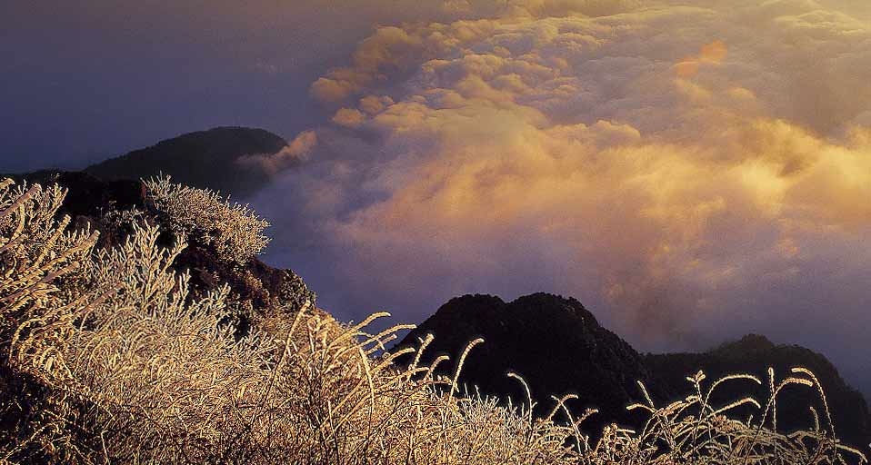 四川省峨眉山 -- Best View Stock/Photolibrary &copy; (Bing China)