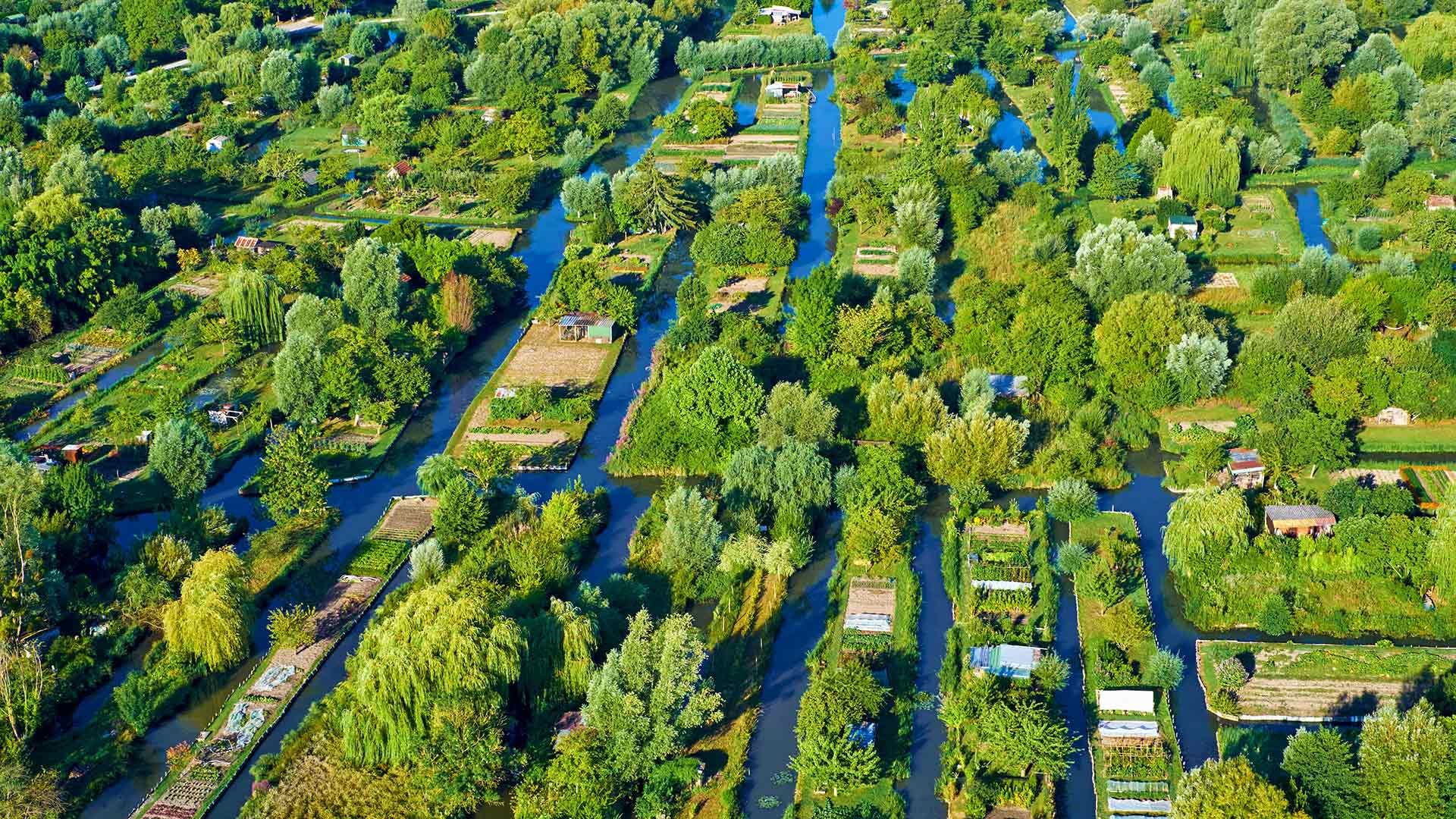 Vue aérienne des marais de Bourges, France (© agustavop/iStock/Getty Images)(Bing France)