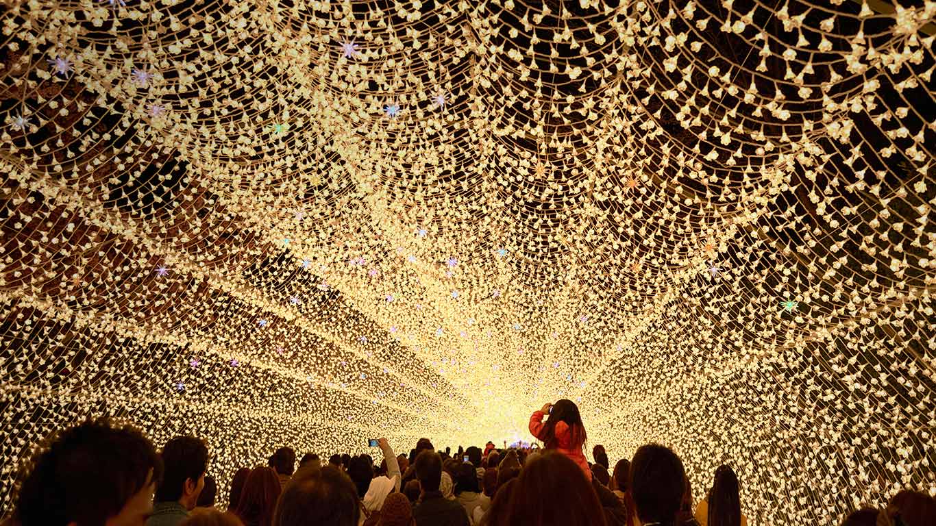 ｢なばなの里のイルミネーション｣三重 (© Julian Krakowiak/Freelance Photography Japan/Alamy)(Bing Japan)