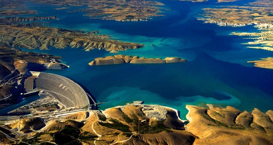 Luftbild des Atatürk-Staudamms am Euphrat, Türkei (© Ed Kashi/Corbis) &copy; (Bing Germany)