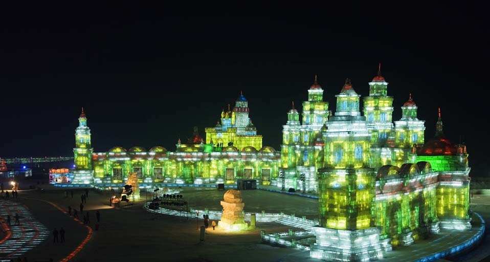 东北冰雪之旅：一年一度的哈尔滨冰雪节今天盛大开幕 -- Christian Kober/Photolibrary &copy; (Bing China)