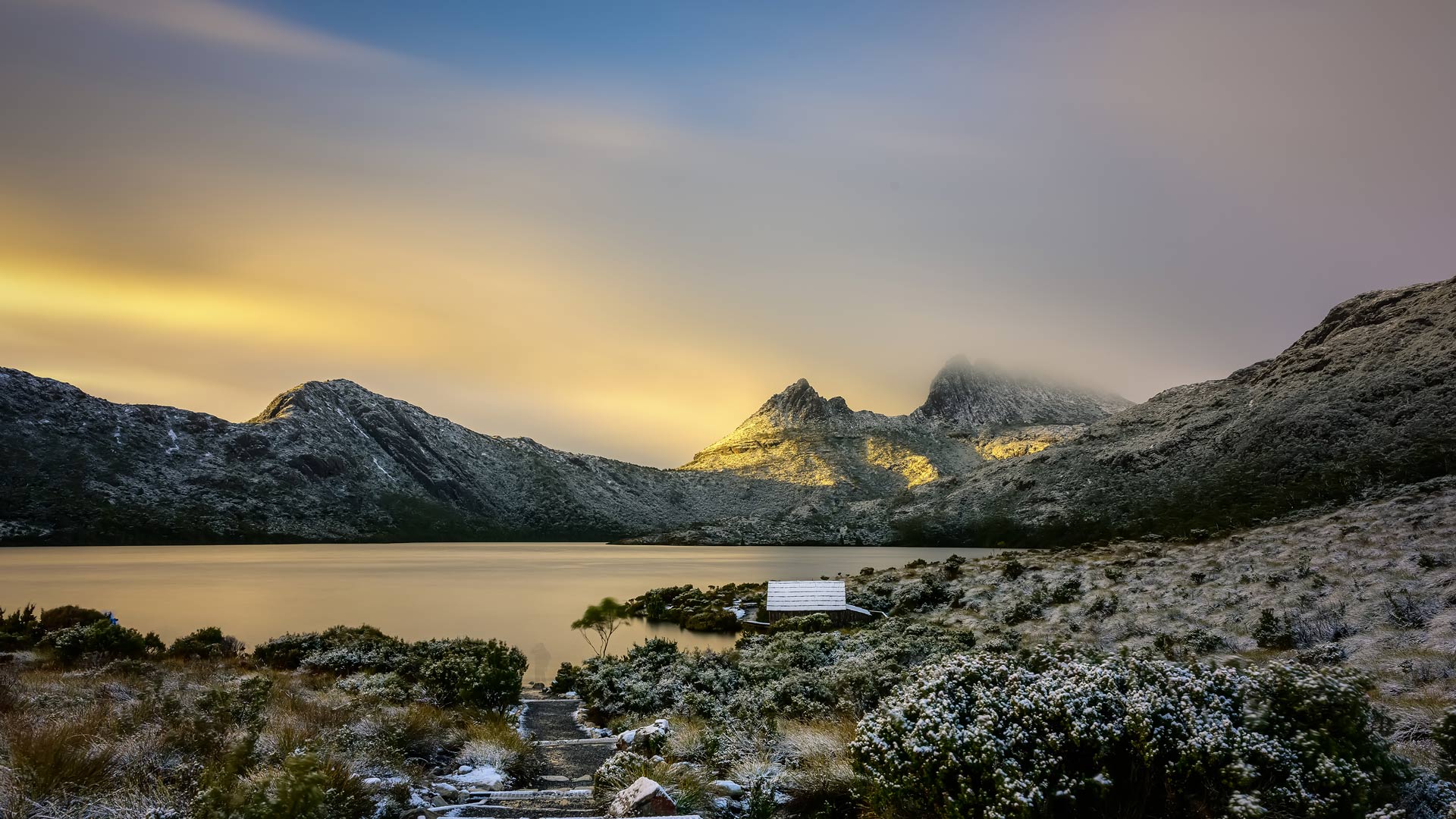 Dove Lake, Hobart, Tasmania (© www.JamesPhotography.com.au/Getty Images)(Bing Australia)