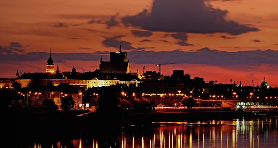 夕阳下的波兰华沙旧城区 -- Allan Baxter/Photolibrary &copy; (Bing China)