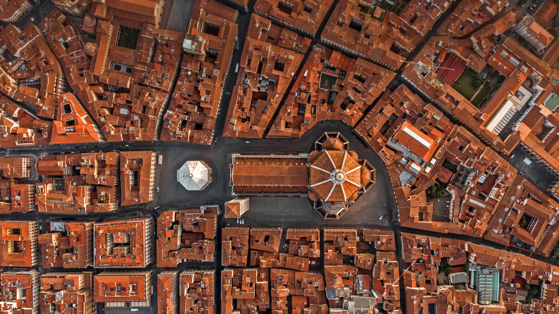 Cattedrale di Santa Maria del Fiore e centro storico di Firenze visti dall’alto (© Alexander Baert/Amazing Aerial Agency)(Bing Italia)