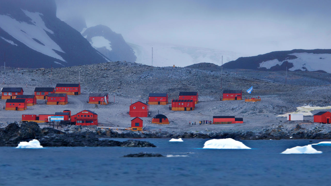 Esperanza Base, Antarctica (© Bill Young/Danita Delimont)(Bing Canada)