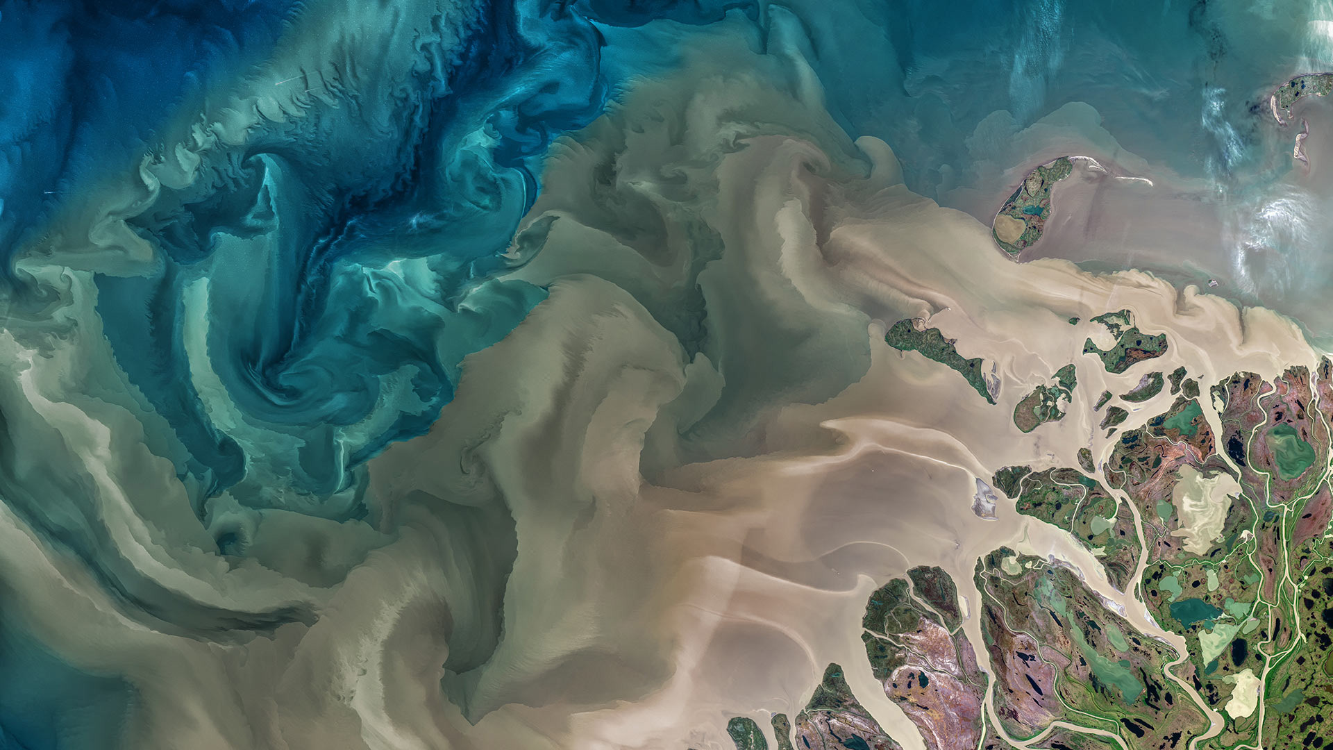 注入海中的马更些河，加拿大 (© Norman Kuring, GSFC/NASA/USGS Landsat)(Bing China)