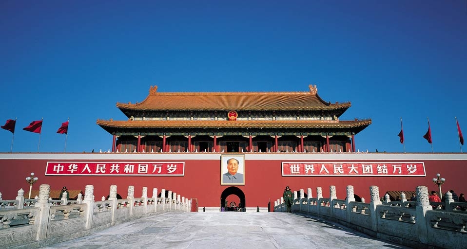 北京天安门的红灯笼 (© View Stock/Stock Connection/Aurora Photos) &copy; (Bing China)