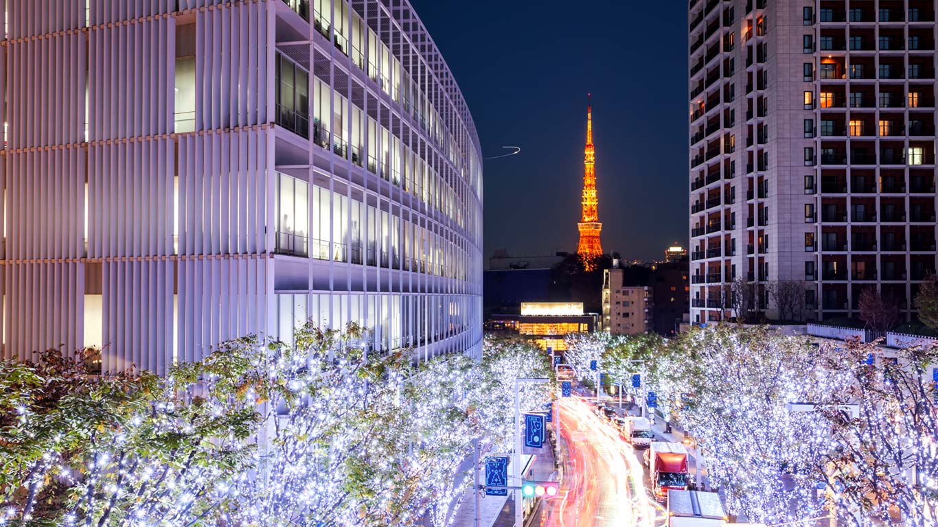｢けやき坂のイルミネーションと東京タワー｣東京, 六本木 (© ZhangXun/Getty Images)(Bing Japan)