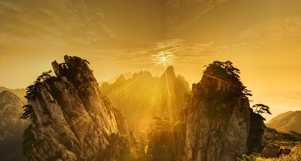 朝阳下的双子峰 (© Adam Jones/The Image Bank/Getty Images) &copy; (Bing China)