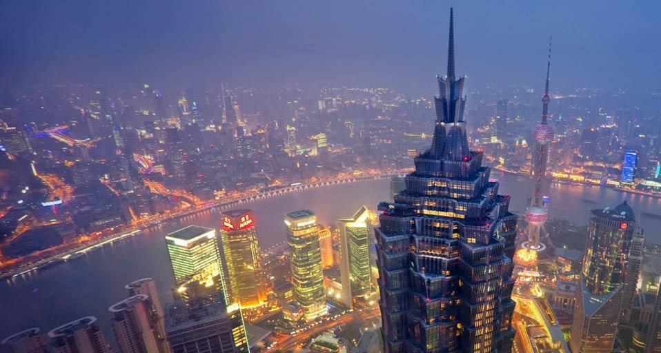 上海市黄浦江畔的金茂大厦 (© José Fuste Raga/age fotostock) &copy; (Bing China)