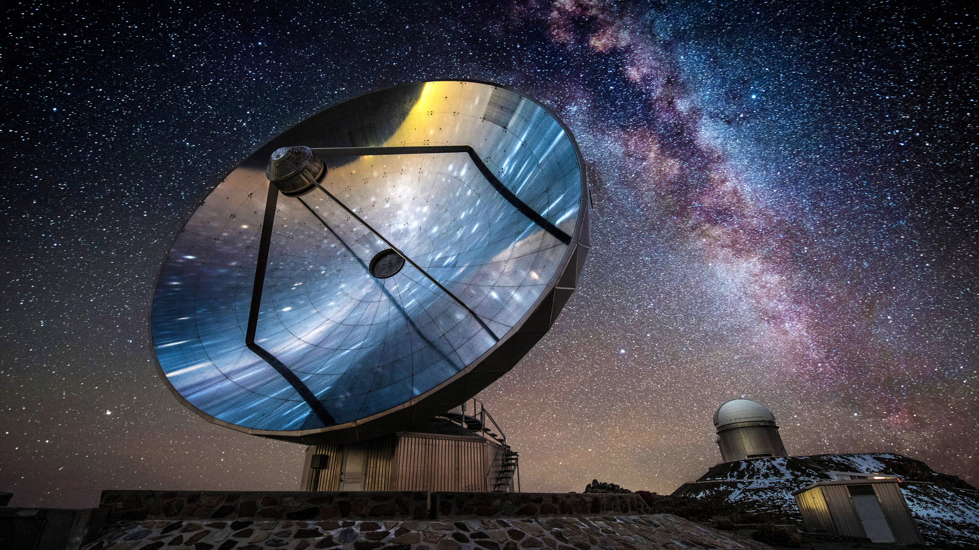 Swedish ESO Submillimeter Telescope (SEST) am La-Silla-Observatorium, Chile (© Alberto Ghizzi Panizza/Getty Images)(Bing Deutschland)
